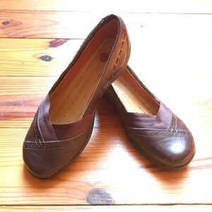 Clarks Brown Structured Leather Flats, EUC, 7